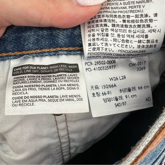 Levi 501 high waisted mid wash jeans short / cropped - Picture 2 of 3